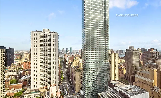 Sold by Engel & Völkers New York City | media 27