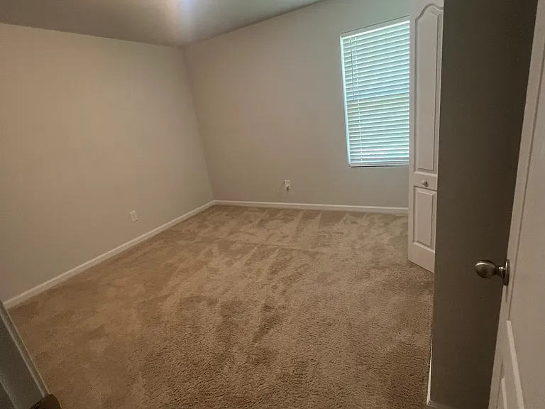 1916 Simonton Dr — Photo 2