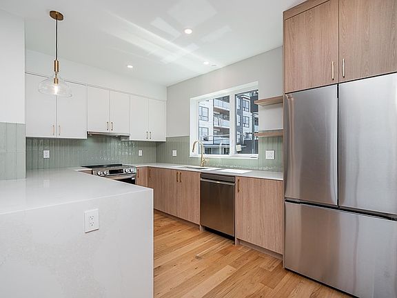 3rd image of 676 E 22nd Ave #3