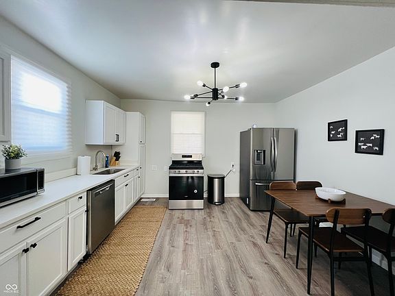 3rd image of 906 Louise Ave