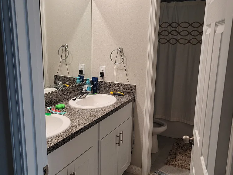 Shared bathroom with two sinks