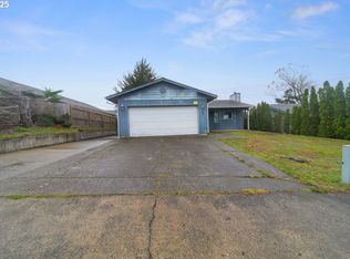 1924 Garfield St, North Bend, OR 97459