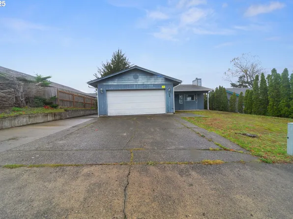1924 Garfield St, North Bend, OR 97459