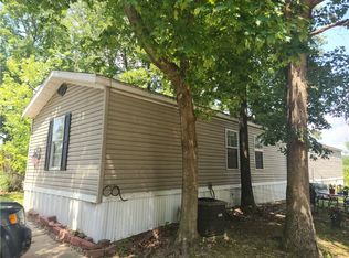82 N Lakewood Dr, Effingham, IL