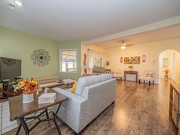 4th image of 192 W Green Meadows Rd