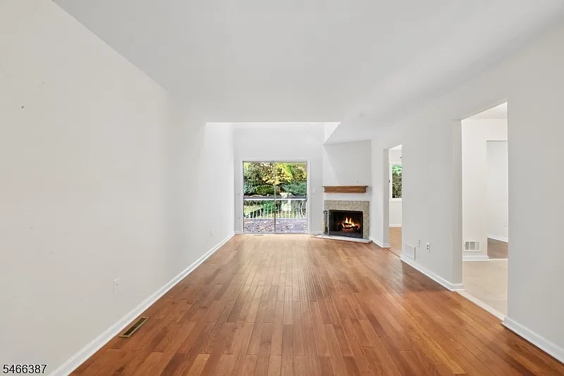 2 bed, 1.5 bath, 1804 sqft, $3,400 — Photo 2