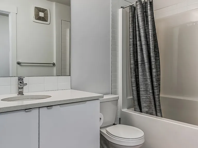 173 Cavanagh Cmn SW — Photo 12