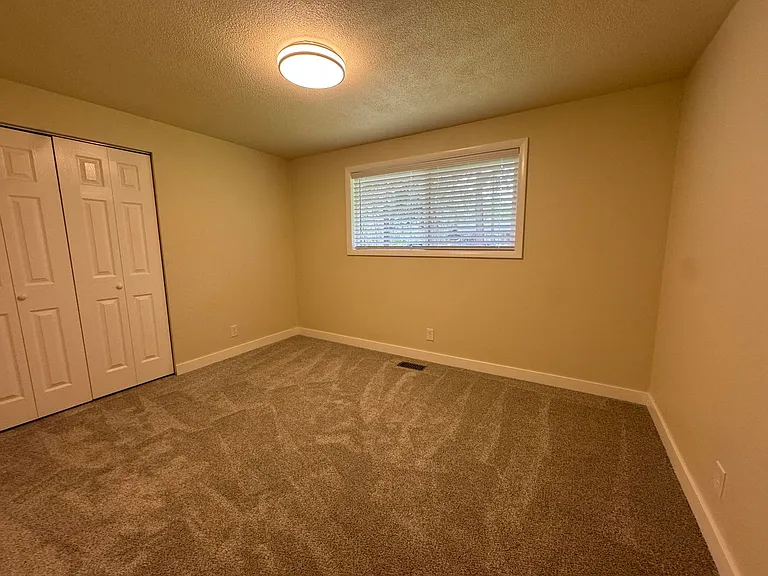 15928 N Umpqua Hwy — Photo 19