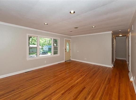 3rd image of 6001 W 76th St