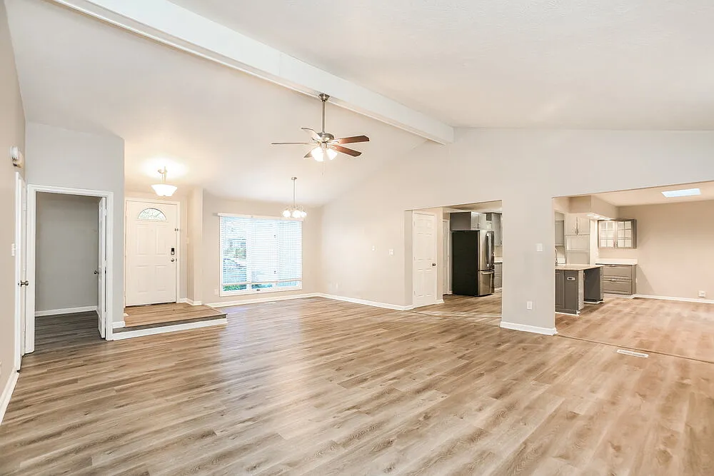 3 bed, 2.5 bath, 2008 sqft, $2,260 — Photo 4