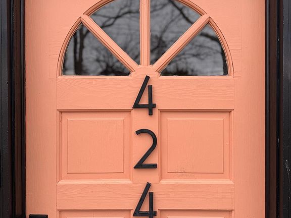 2nd image of 424 Joslen Boulevard