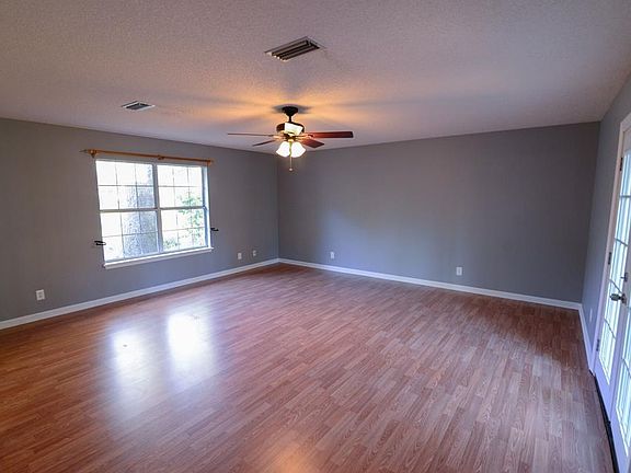 5th image of 303 Lochland Pl