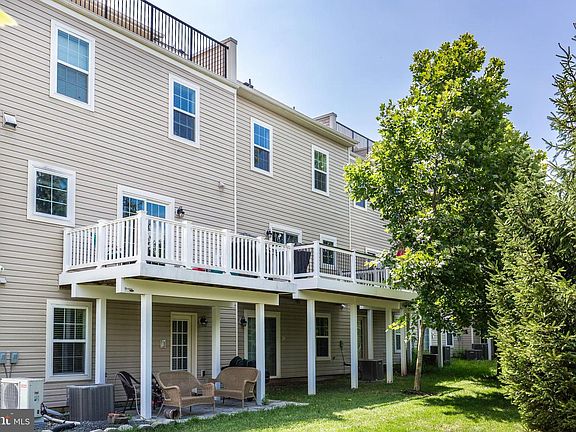 2nd image of 7422 Tanyard Knoll Ln