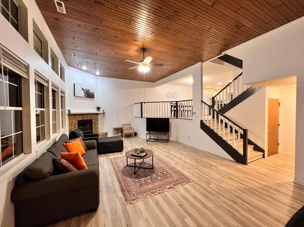 1370 Sherman Ave, Leavenworth, KS 66048