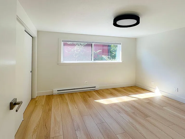 3552 N Albina Ave — Photo 12