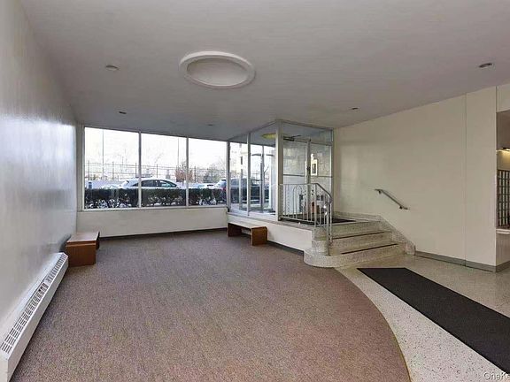 4th image of 15272 Melbourne Avenue #2G