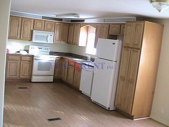 3rd image of 1785 Holliday Dr