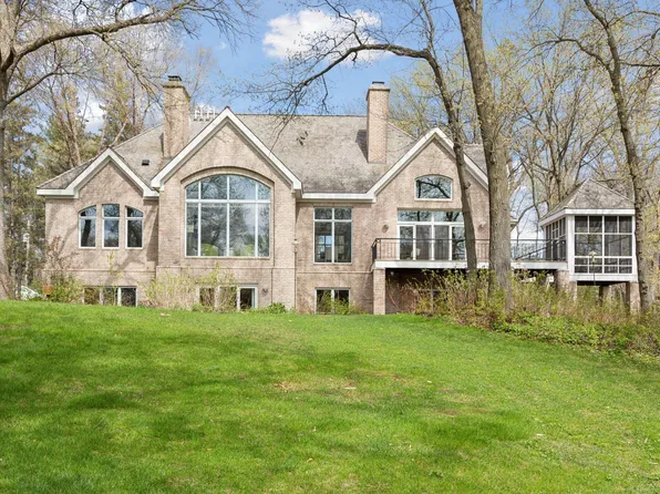 6 Raccoon Rd #A, North Oaks, MN 55127