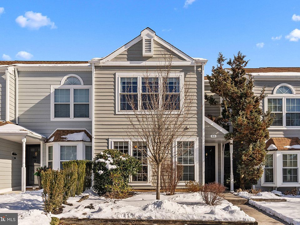 1st image of 613 Danbury Ct