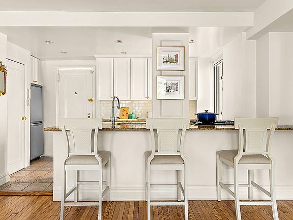 4th image of 61 W 9th St APT 8E