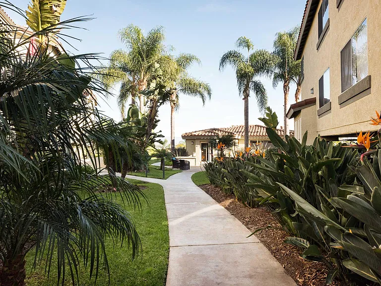 Elan Overlook Laguna Apartments — Photo 15