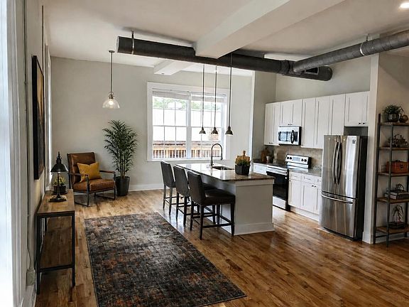 3rd image of 146 E Washington St #202