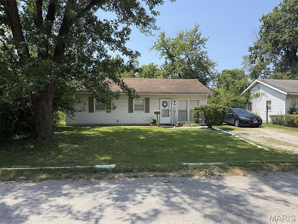 1st image of 806 E 5th St