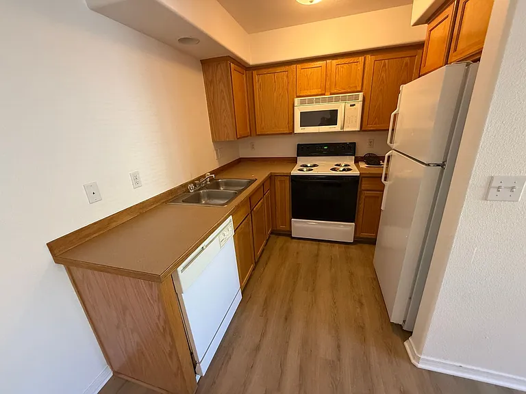 2358 NE Mary Rose Pl — Photo 7