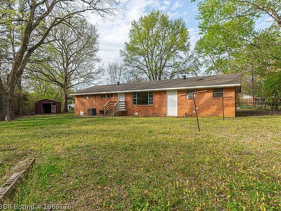 2nd image of 115 Cloos Circle Dr