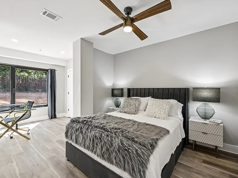 The Tucker Luxury Apartments — Photo 21
