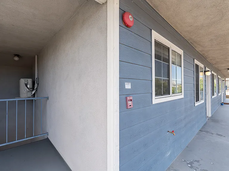 519 E Walnut Ave #4 — Photo 32