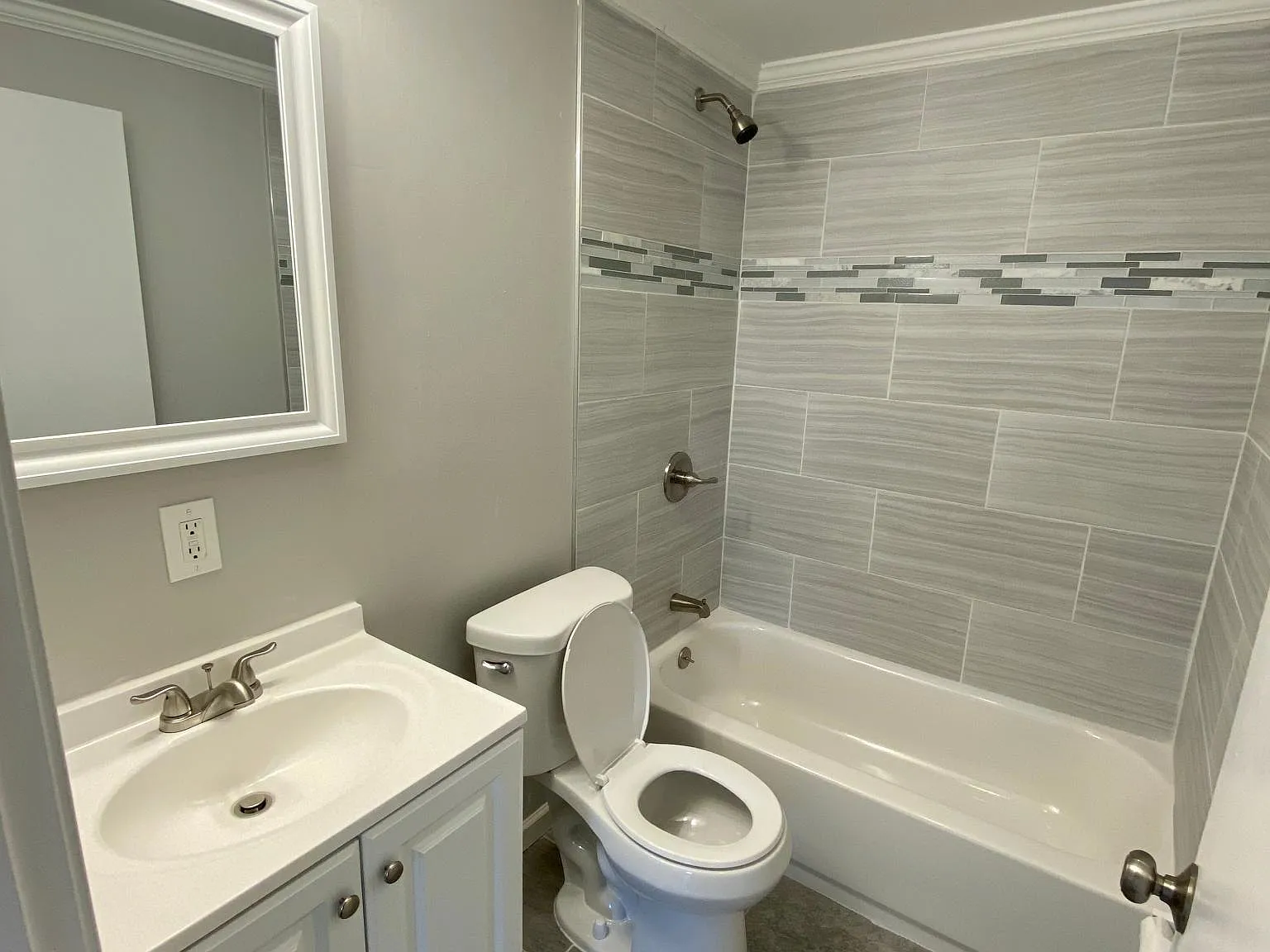 3 bed, 993 sqft, $1,350 — Photo 3