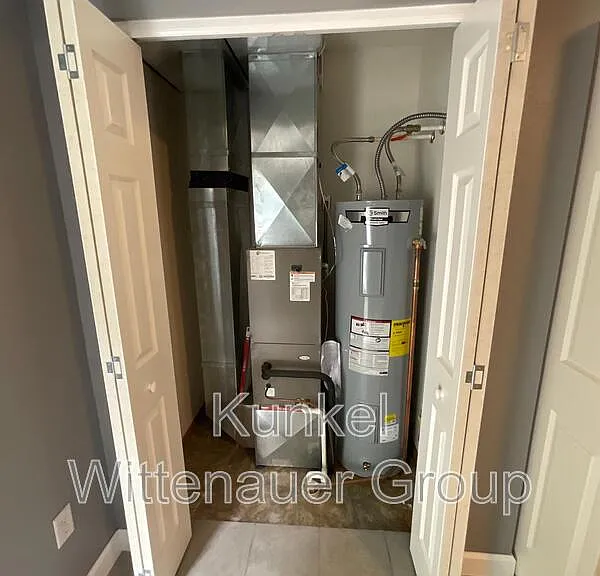 704 Fountain View Dr #F — Photo 9