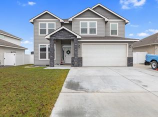 8215 Ashen Dr, Pasco, WA 99301