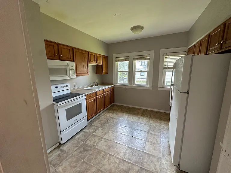 185-187 Edgerton St #2 — Photo 12