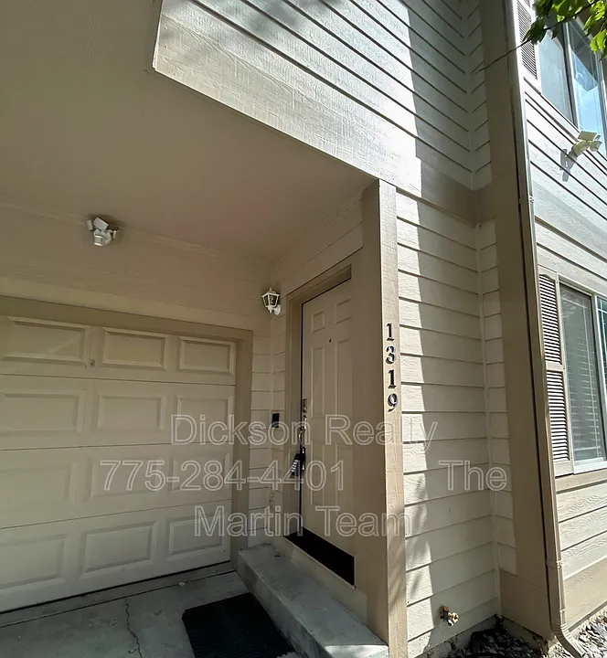 1319 Powell Ln