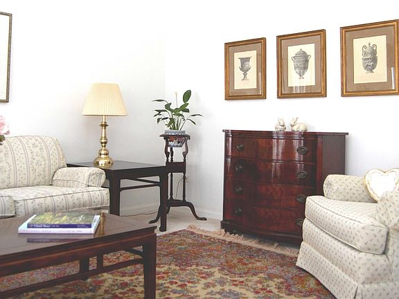 Formal living room - 2.