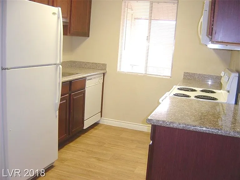 5314 River Glen Dr — Photo 3
