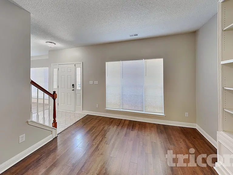 4882 Aldridge Pl NW — Photo 2