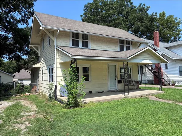1104 S Independence St, Harrisonville, MO 64701
