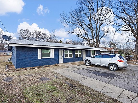 2nd image of 811 & 813 E M St #E03557ad8
