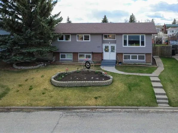 580 NE McDougall St, Pincher Creek, AB T0K 1W0