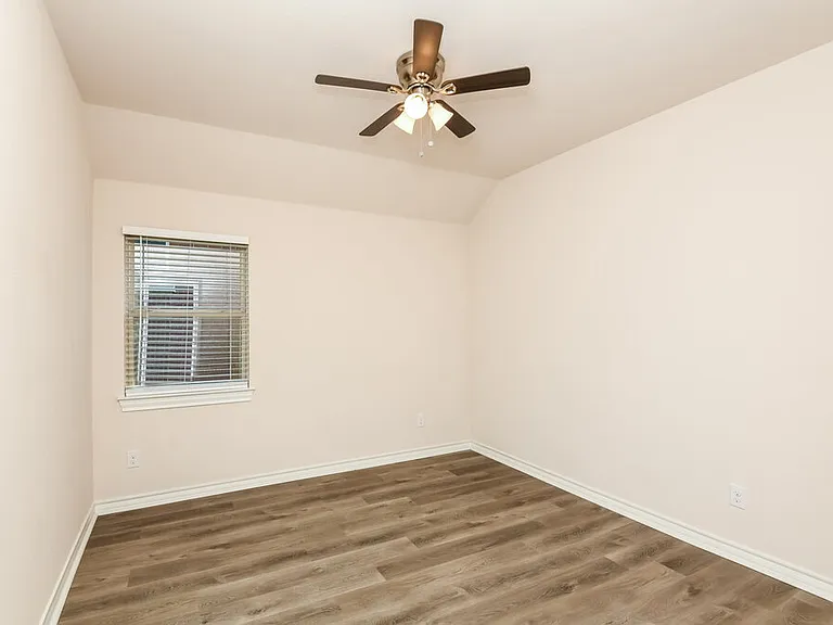 917 Linden Dr — Photo 13