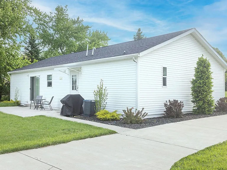 9516 Randolph St — Photo 34