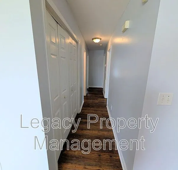 527 S Anthony St — Photo 5
