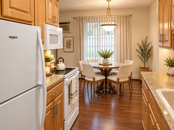 3rd image of 711 11th Ave S APT 1