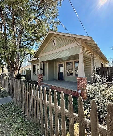 211 E Phillips St — Photo 2