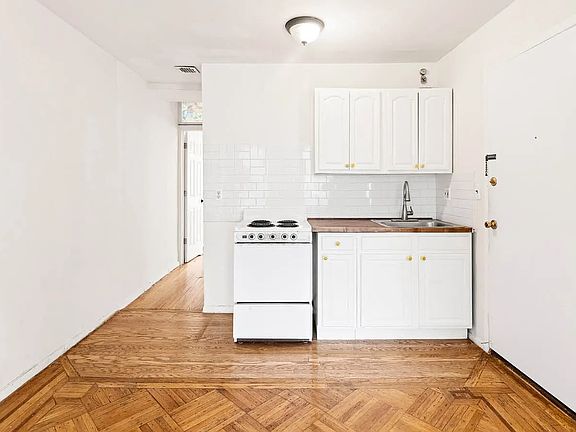 5th image of 222 Lewis Ave