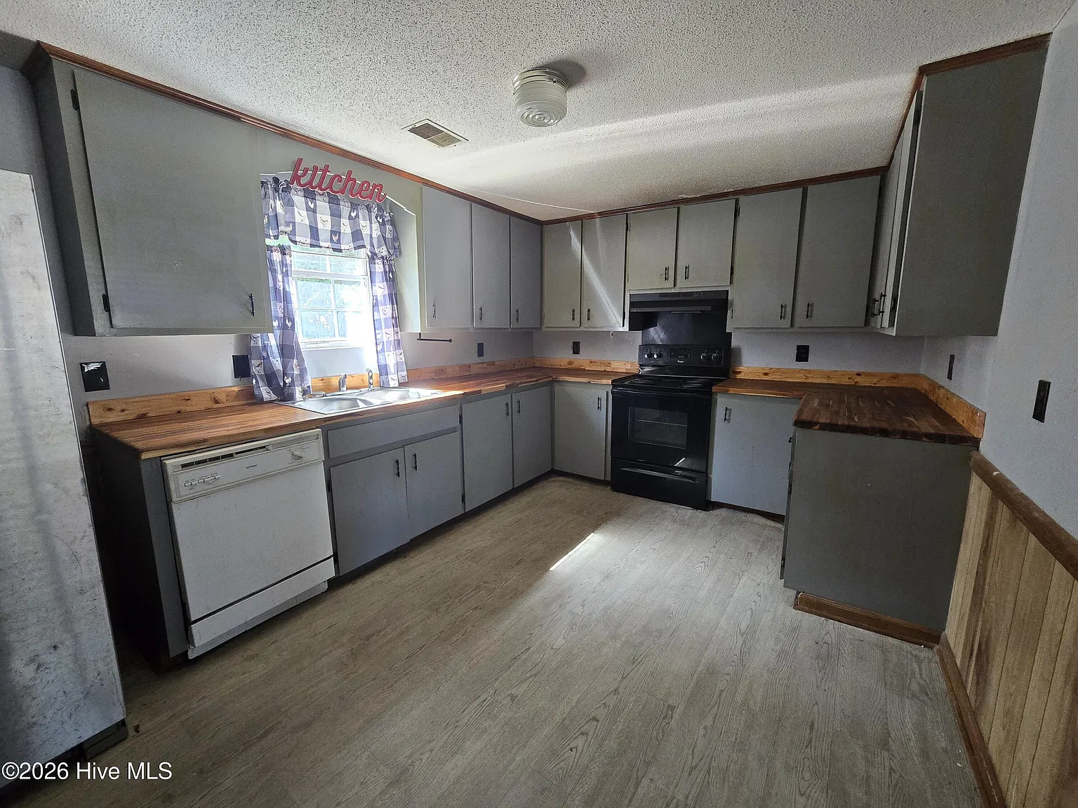 3 bed, 2.0 bath, $1,375 — Photo 3
