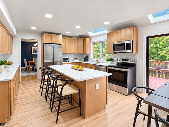 5th image of 83 Edgewood Ave